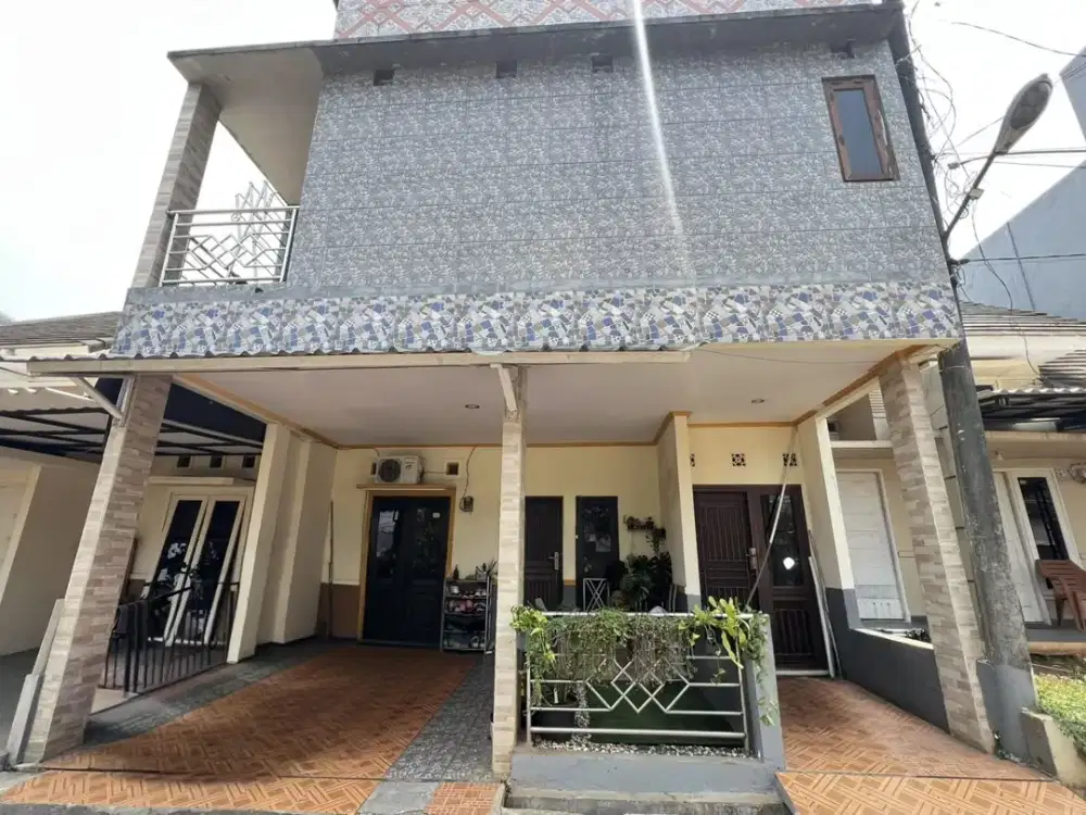 Dijual Rumah Terenovasi 2 Lantai 5 Kamar Tidur di Ciputat GB-19350
