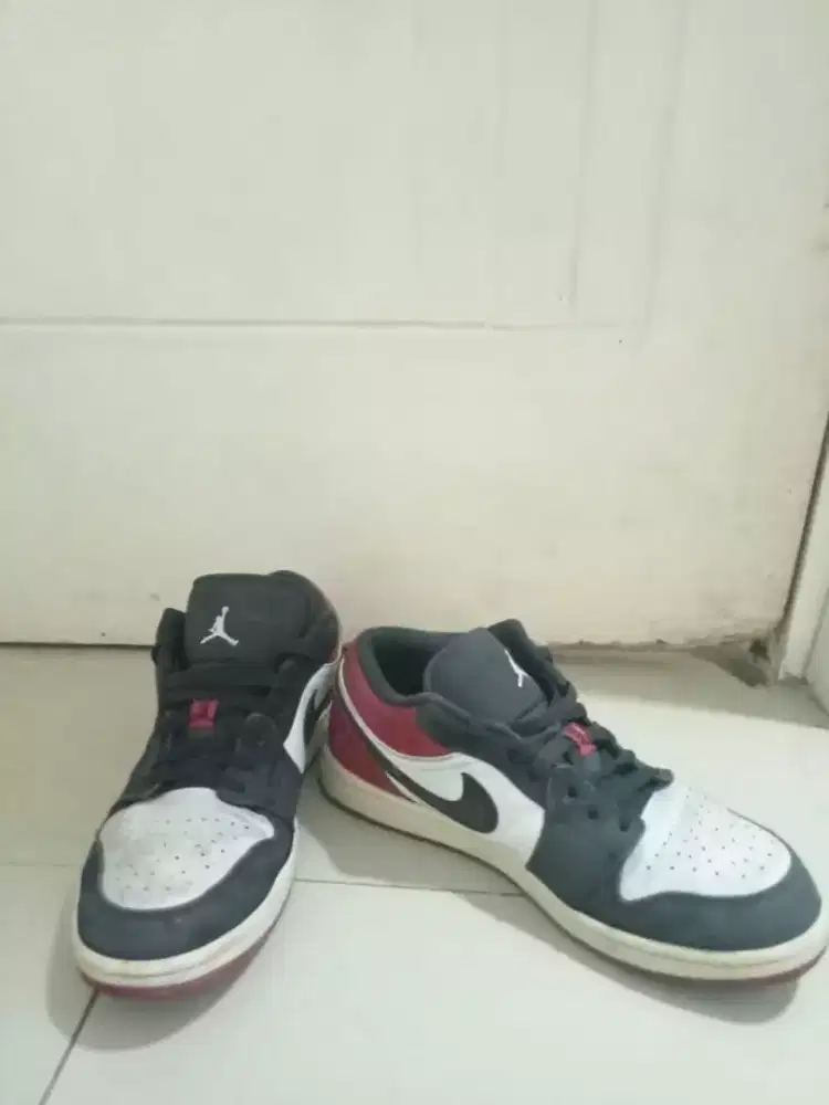 NIKE AIR JORDAN 1 LOW — WHITE / UNIVERSITY RED / BLACK
