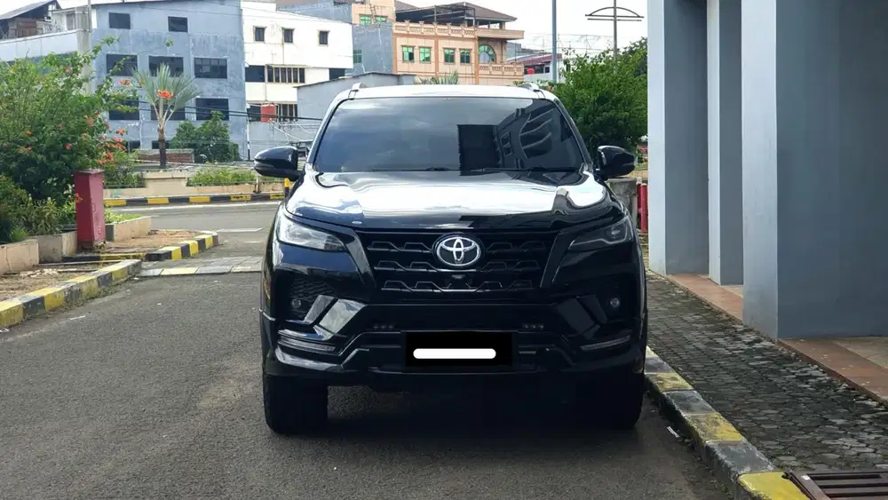 Toyota fortuner vrz gr sport 2022 hitam diesel