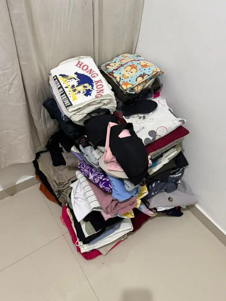 Baju wanita dan pria dewasa gratis