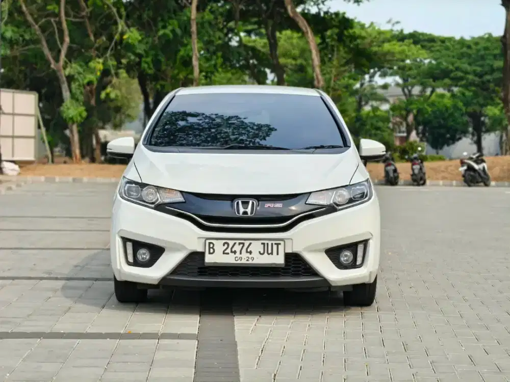 HONDA JAZZ RS AT 2014 PUTIH