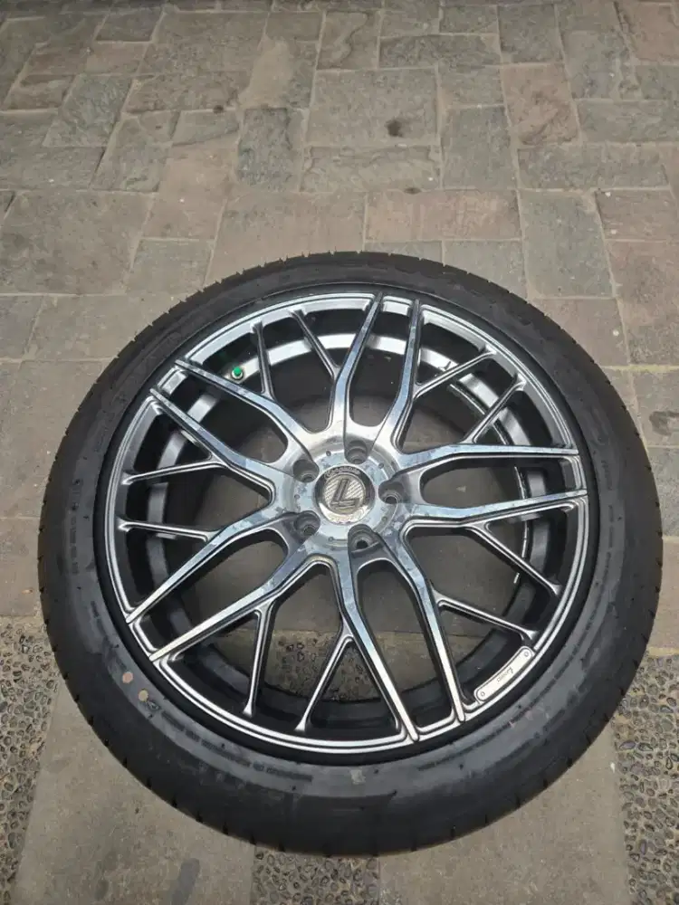 Jual velg dan ban bekas pemakaian Toyota Vellfire ban tebel velg mulus