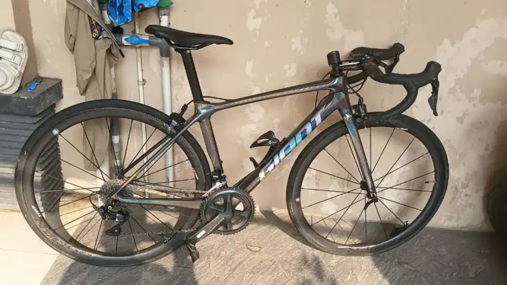 GIANT TCR Carbon Road Bike Shimano 105 2x11 Deep Section