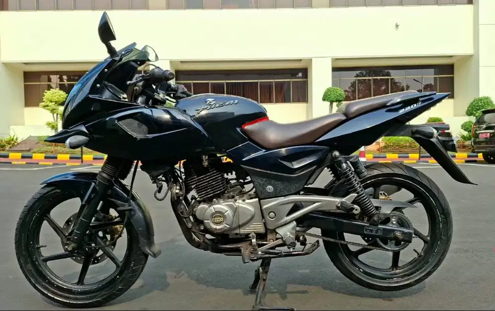 bajaj pulsar 220F
