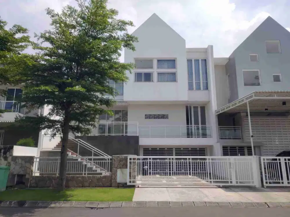 Dijual Rumah View Danau Royal Residence Bangunan 3 Lantai