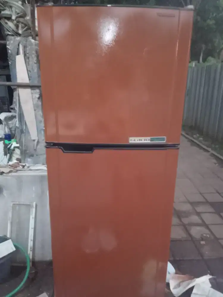 Di jual kulkas merek toshiba glasio bagus