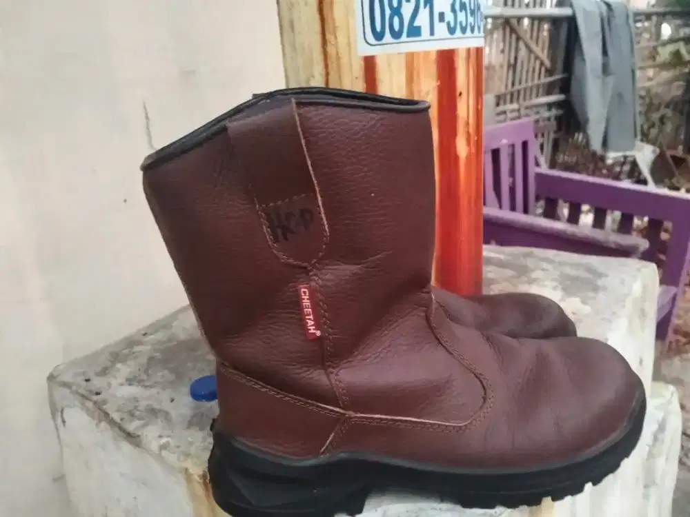 Sepatu safety Cheetah SR1
