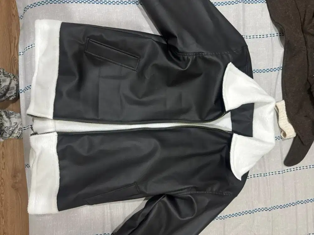 Jual Rugi Jaket Semi KULIT (Warna Hitam)