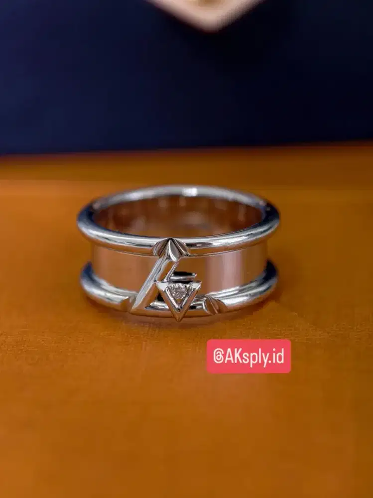 Louis Vuitton Volt One Band Ring, 18k White Gold And Diamond