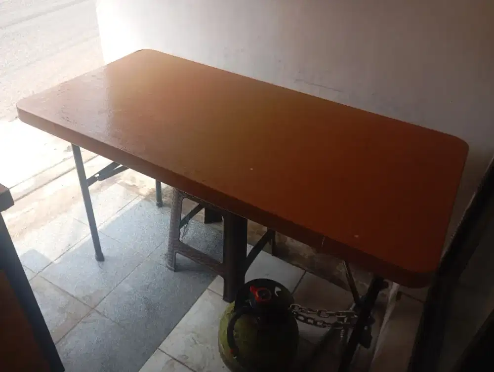 Meja lipat multifungsi