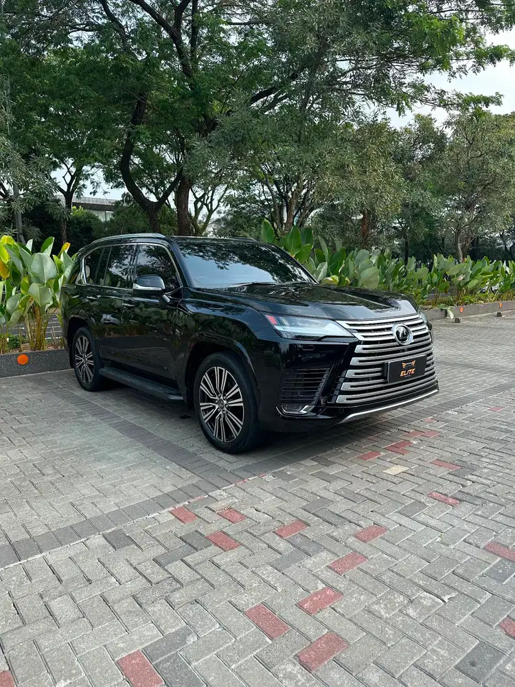 Lexus LX600 Luxury 4x4 AT NIK 2023 Hitam l