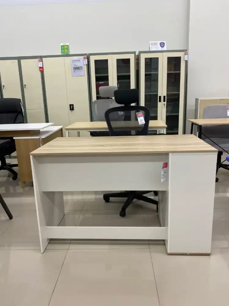 Meja kantor eris minimalis