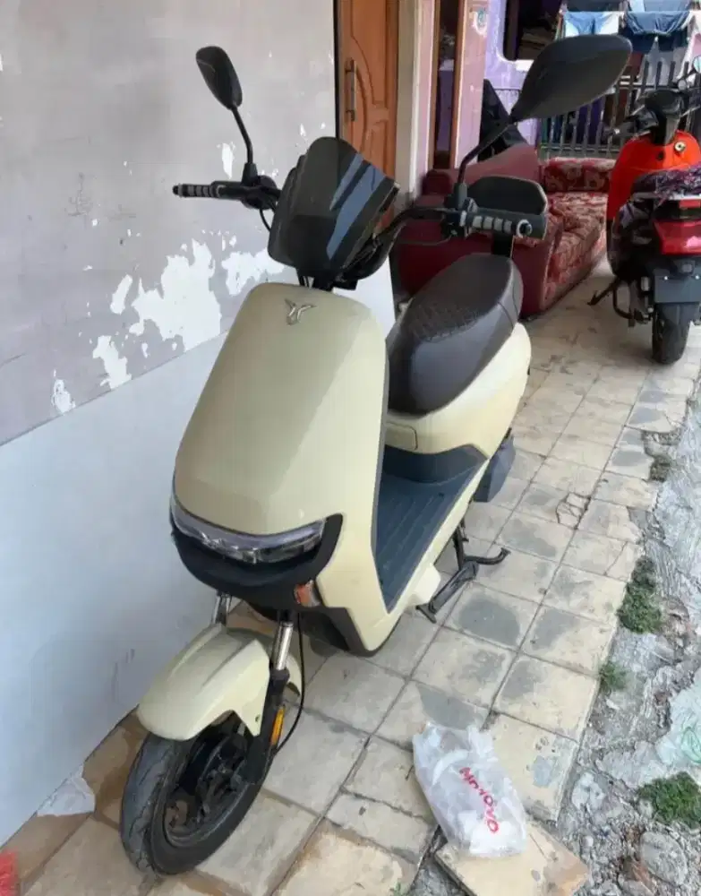 Sepeda listrik pembelian 6 bulan nominus,jarang bagt di pakai