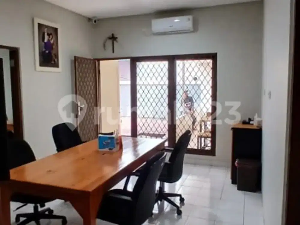 Rumah di Kencana Loka BSD Semi Furnished Bangunan Habis Renovasi