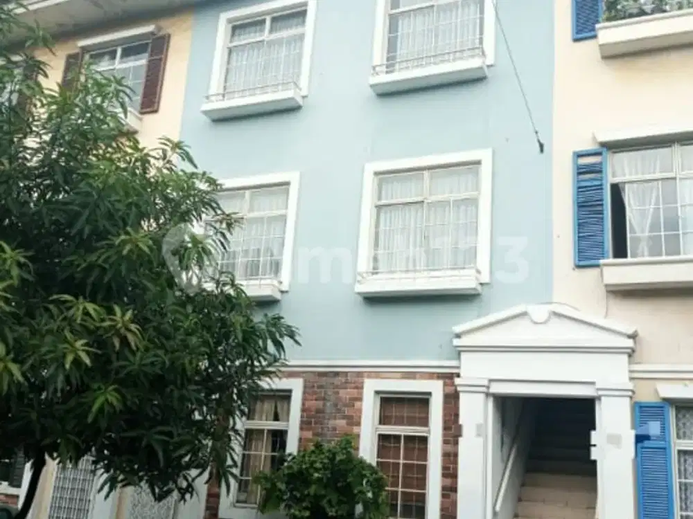Jual Cepat Town House Full Furnished di Lippo Karawaci, Tangerang