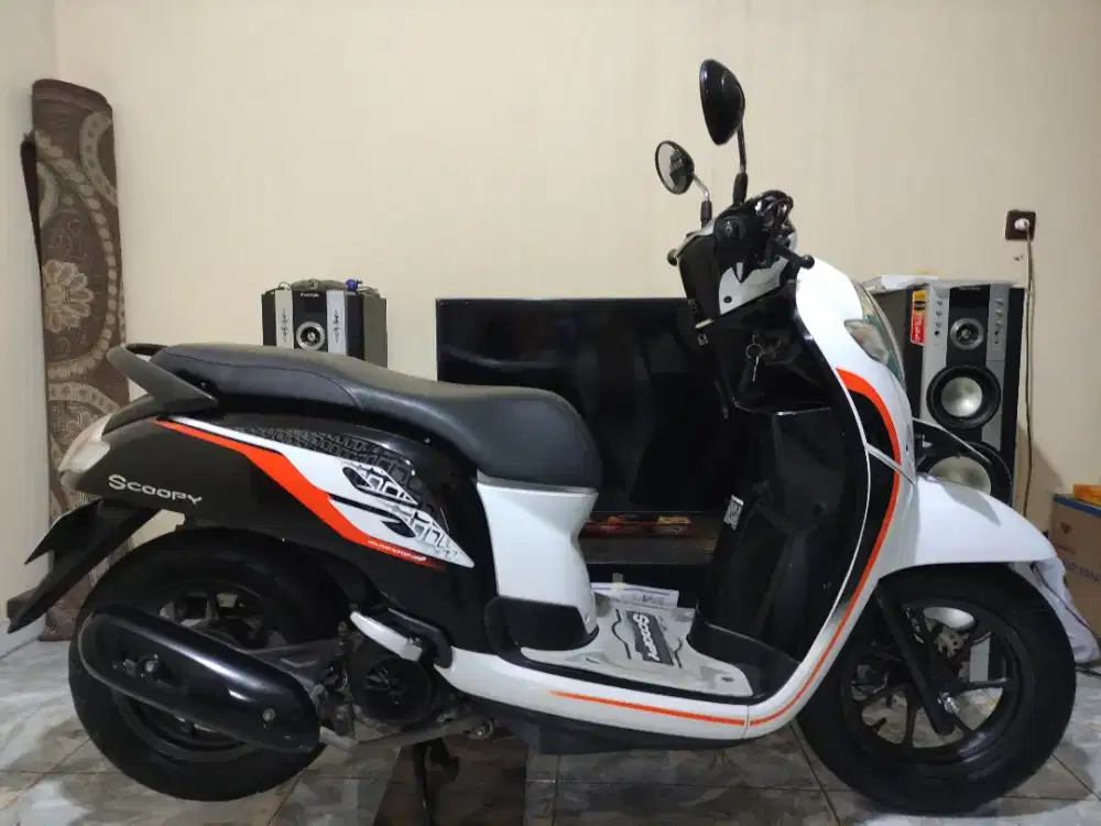 SUPER ISTIMEWA LOW KM SCOOPY DONAT CBS ISS SUPER MULUS NO MINUS