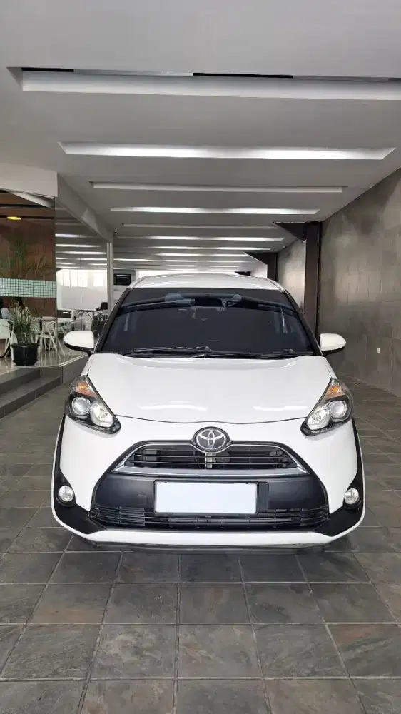 Toyota Sienta V matic 2017