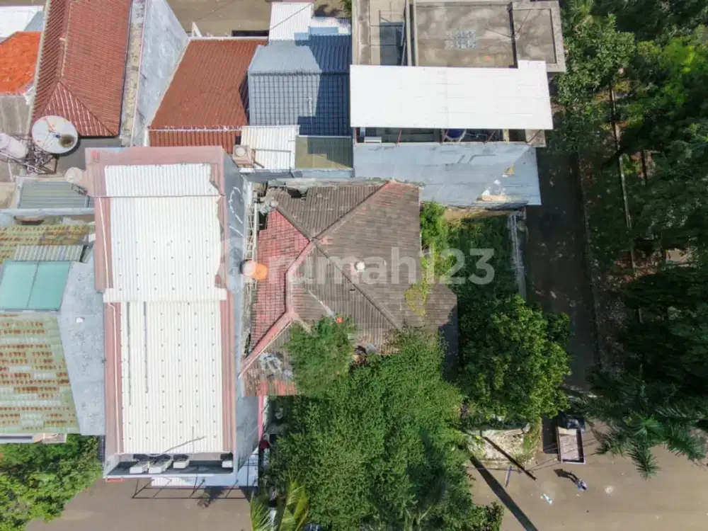 Jual Cepat Rumah Tua + Tanah Lokasi Strategis di Puri Kembangan, Jakarta Barat