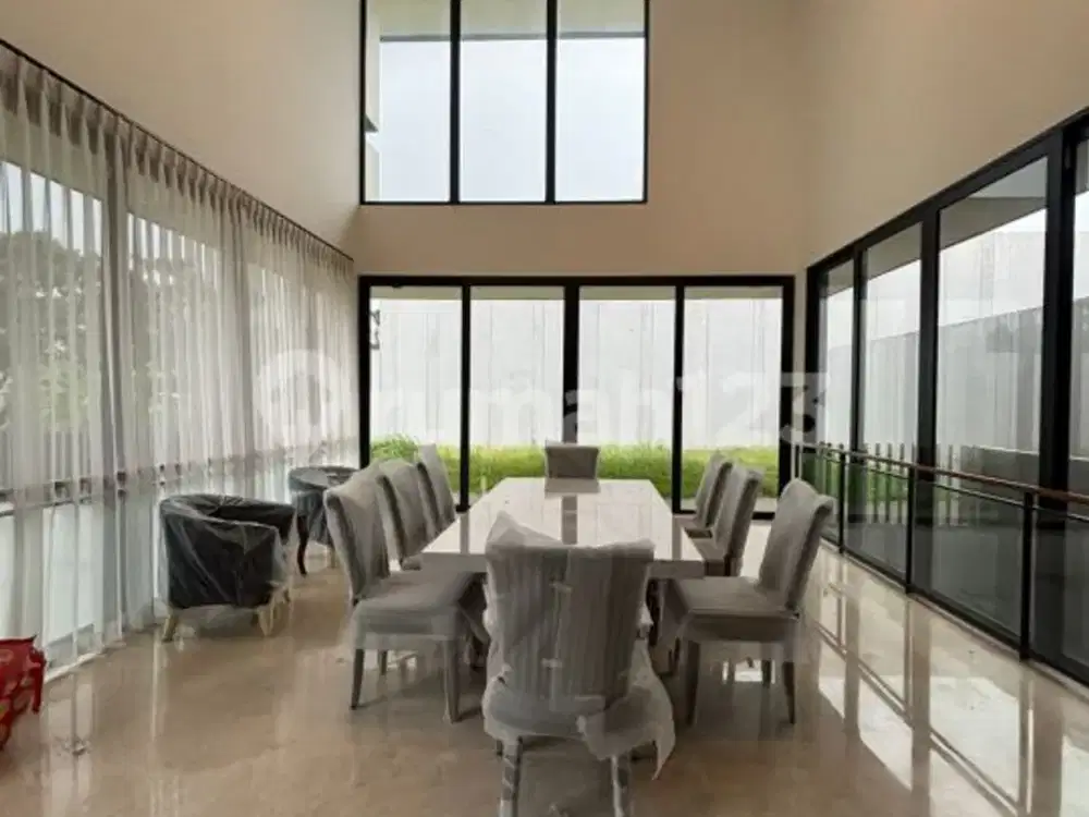 Disewakan Rumah Mewah 3 Lantai Furnished di Nava Park BSD