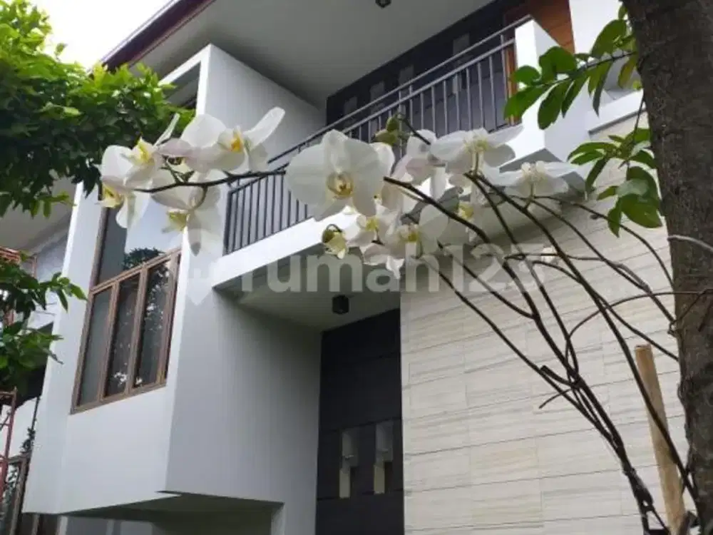 Dijual Rumah Hoek Semi Furnished Siap Huni di The Green BSD