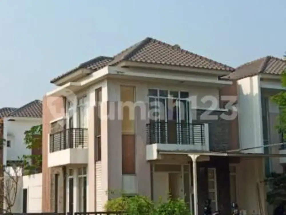 Rumah di Green Lake, Jakarta Barat SHM Bagus View Danau Siap Huni