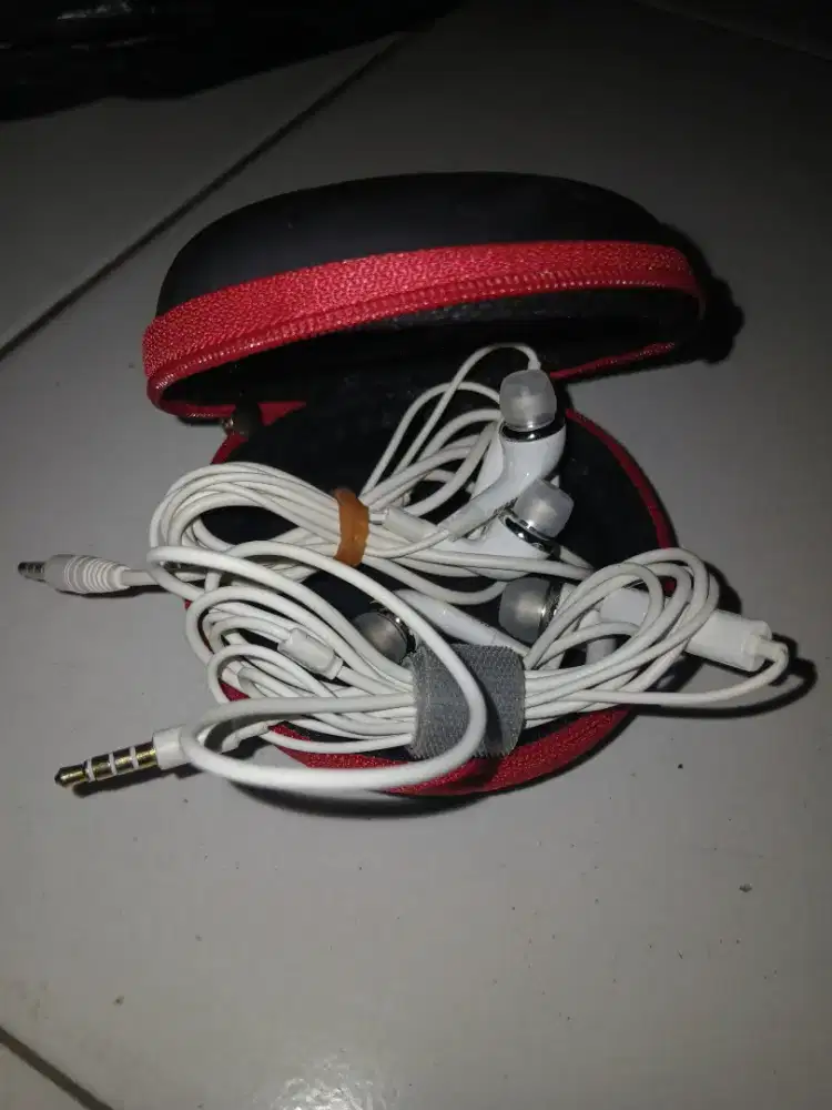 Samsung EHS64AVFWE 3.5mm Stereo Headset with Remote and Mic