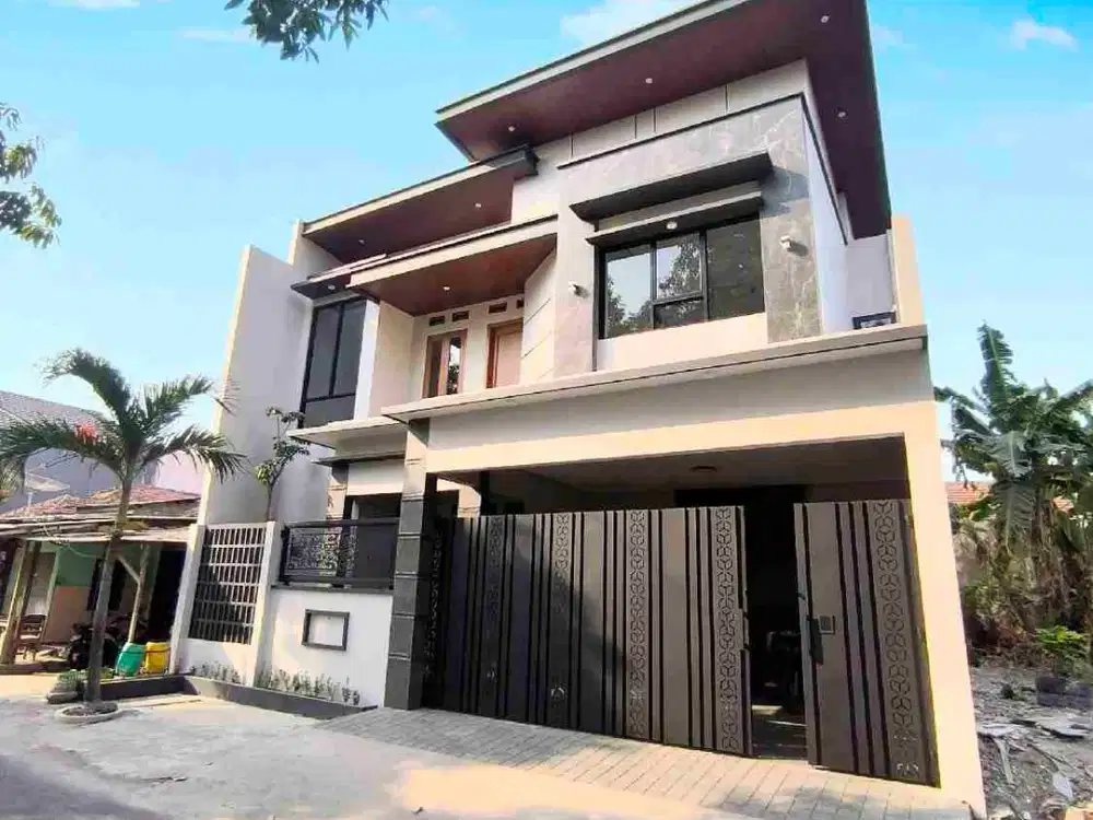 Rumah Baru Mewah 2 lt di Jalan Utama Banyuanyar Solo Kota