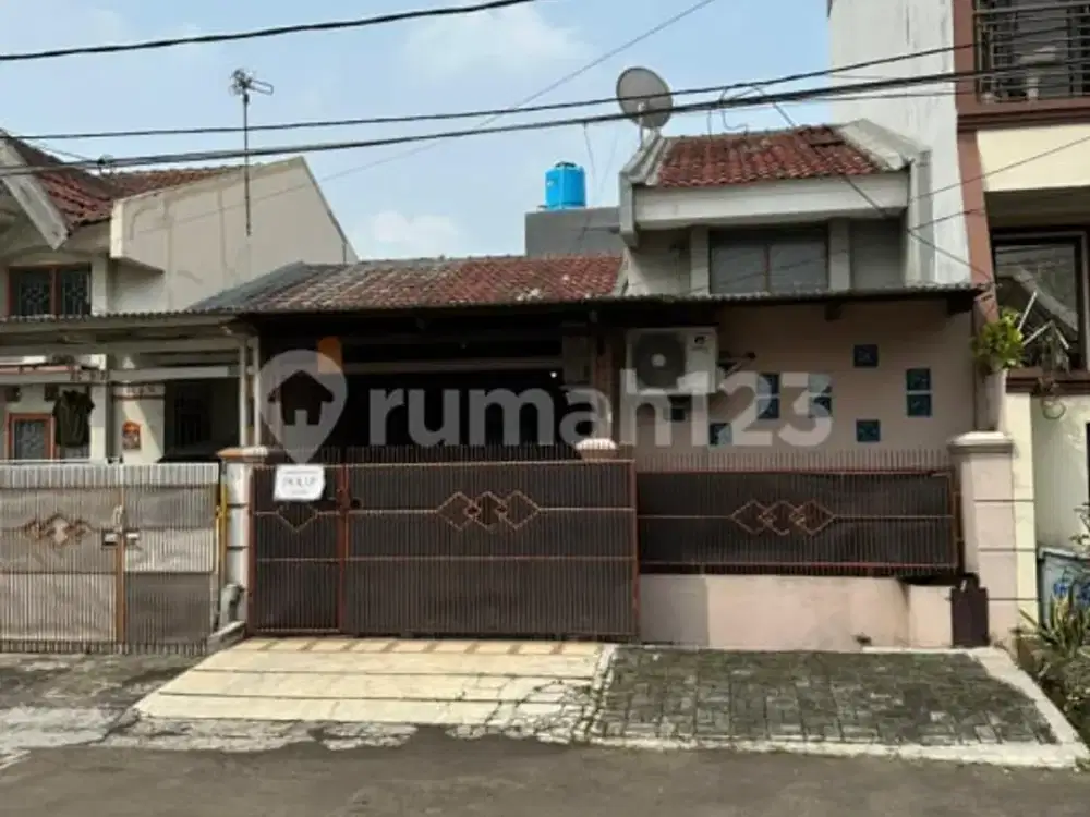 Rumah di Sektor 6 Gading Serpong Rapih, Terawat Row Jalan Lebar