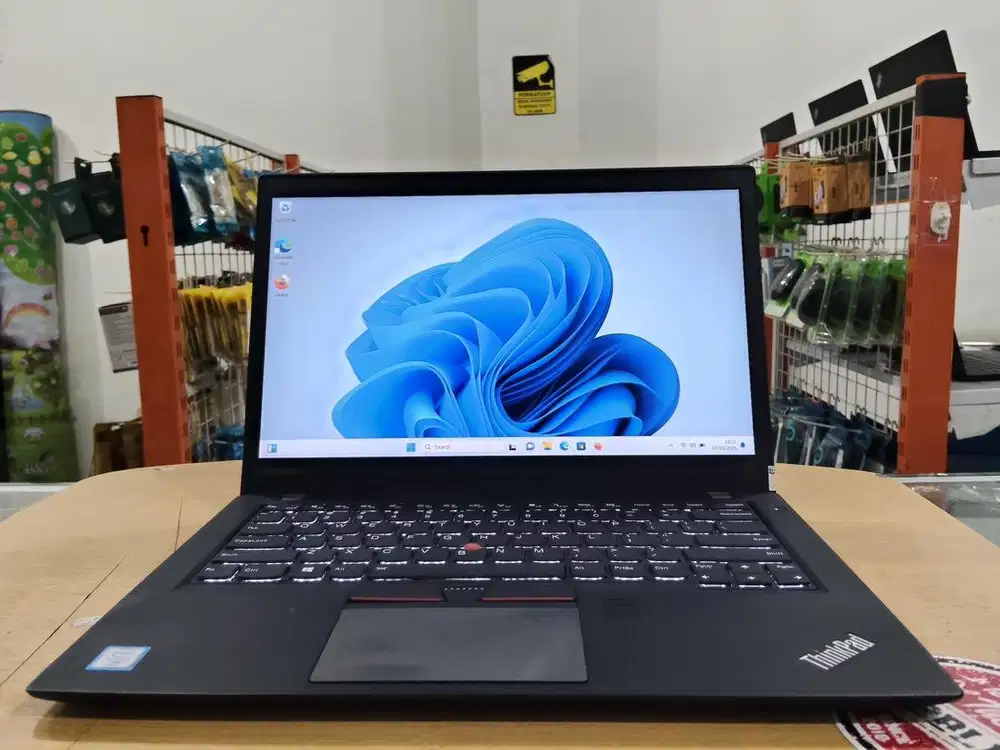 Lenovo ThinkPad T460S Core i7Gen6 Ram 8GB SSD 128GB FHD Mulus Murah