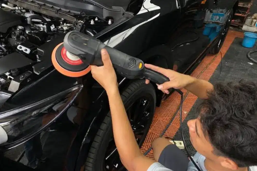 Poles mobil atau salon mobil panggilan
