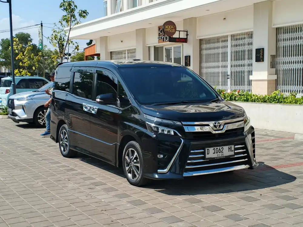TOYOTA VOXY 2020 MATIC Dp minim 10 juta