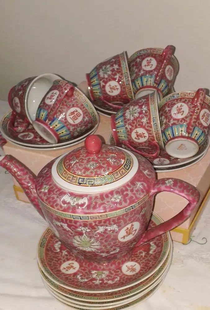 Nyonya ware antik lawasan