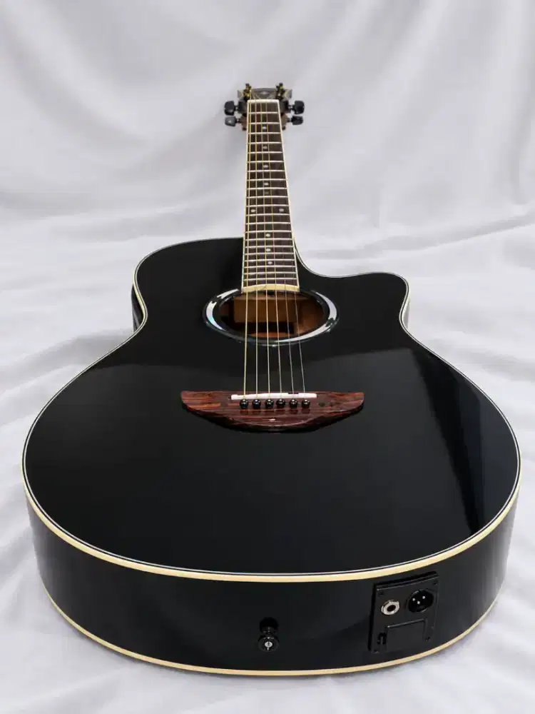 Gitar akustik elektrik Yamaha apx