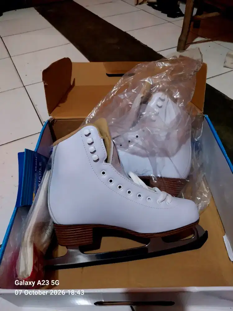 Sepatu ice skating Merk Baud Baru uk 39