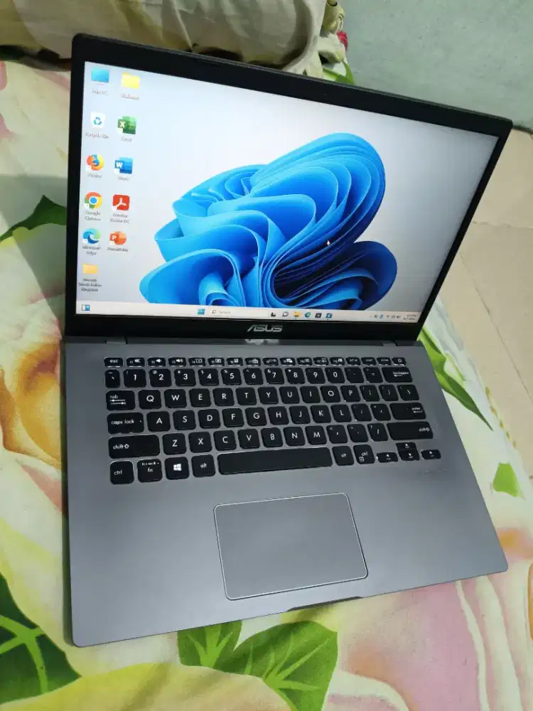 Bismillah dijual laptop Asus core i3 gen 10