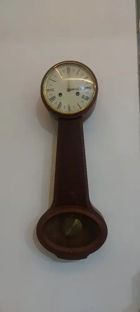 Jam dinding antik eropa