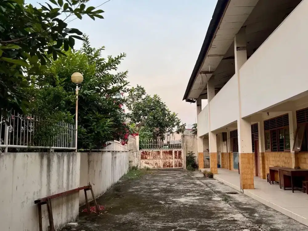 Tanah dan Bangunan ex Sekolah TERMURAH Jl. Kemandoran, Kebayoran Lama, Jakarta Selatan