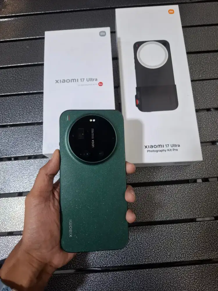 Xiaomi 17 Ultra 5G 16/512gb like new + photography kit