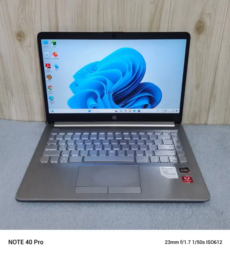 HP 14s AMD Ryzen.5 3500u Radeon vega 2GB Ram8GB/ssd 512GB bogor