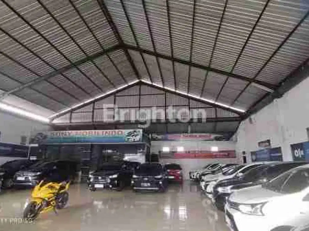 Disewakan / Dijual showroom mobil dan gudang strategis