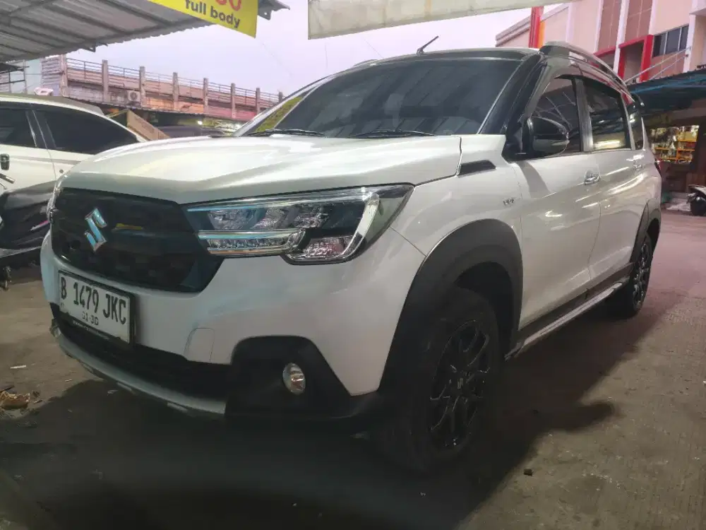 Suzuki XL 7 Alpha manual twotone Hybrid