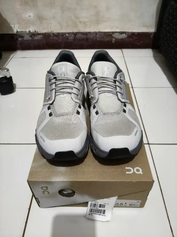 WTS On Cloud 6 Men Wolf Rock 10.5 Mulus