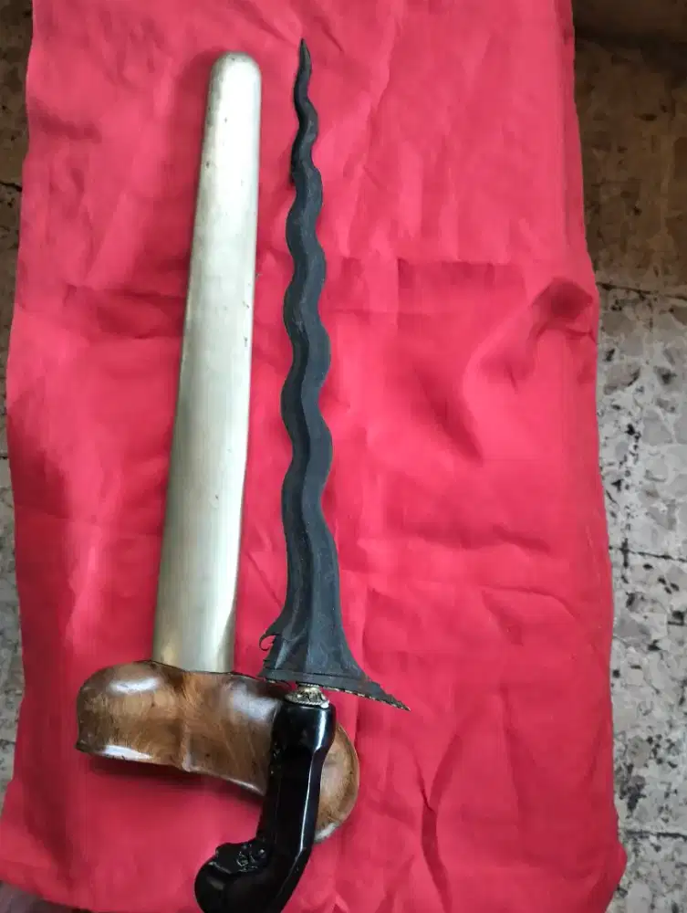 Keris korowelang tinatah