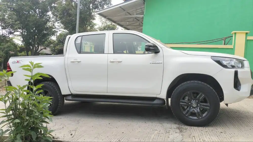 Mobil Toyota Hilux Tipe G M/T Tahun 2025