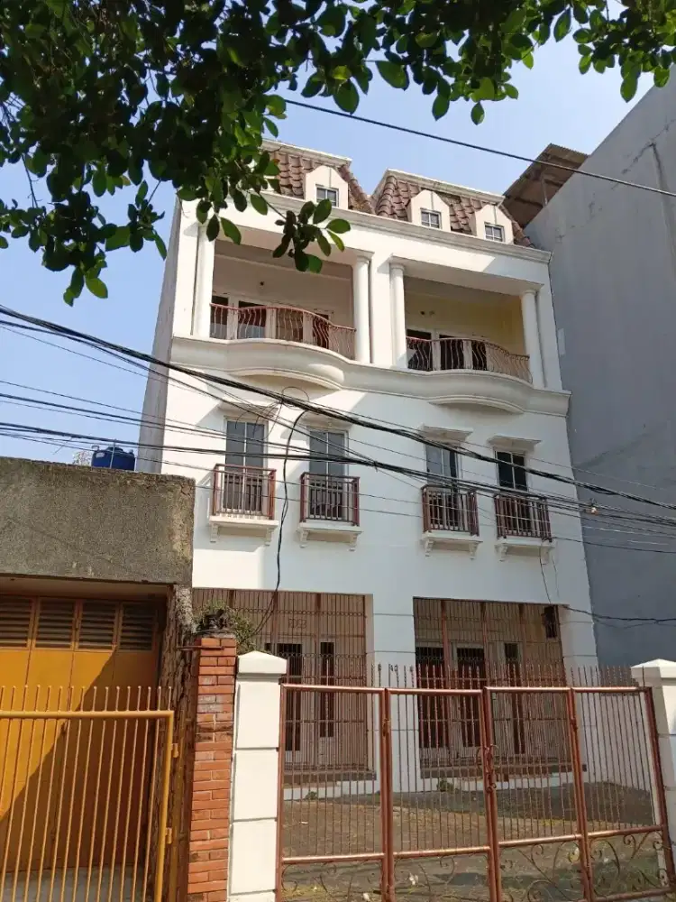 Dijual Rmh 3lt. Jakarta Pusat, Pasar Baru, Sawah Besar 8M nego tipis