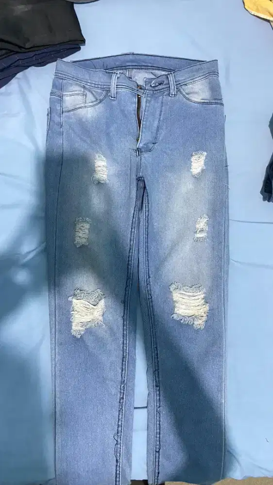 DIJUAL CELANA JINS