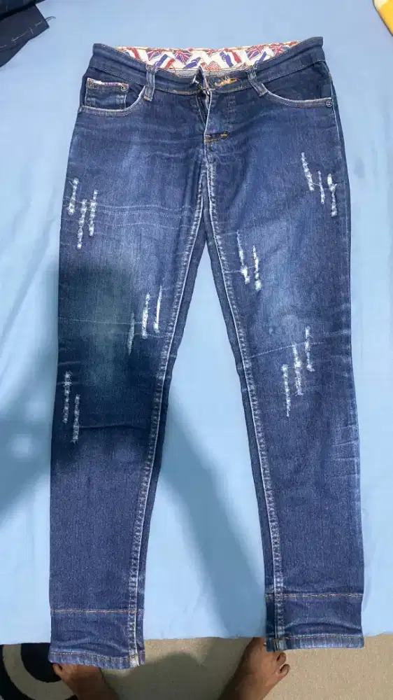 DIJUAL CELANA LEVIS
