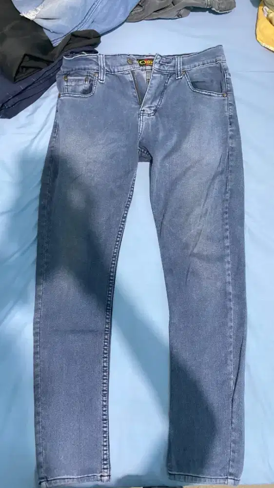 DIJUAL CELANA LEVIS