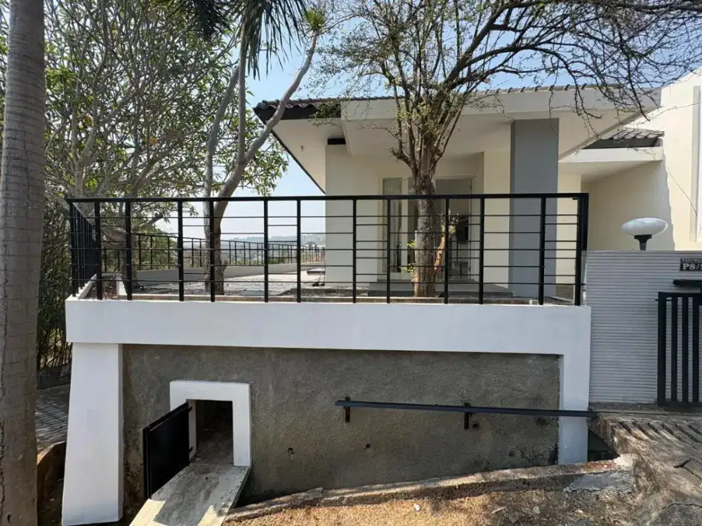 Rumah Semi Furnished Di Candi Golf