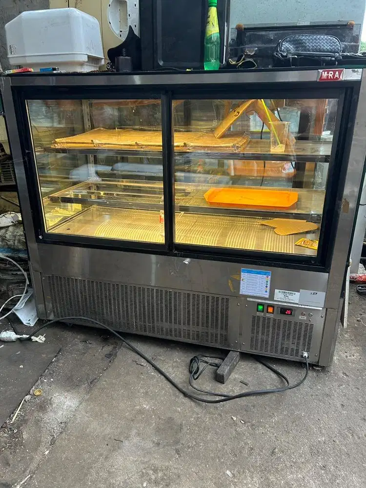 Square cak showcase CSK 150